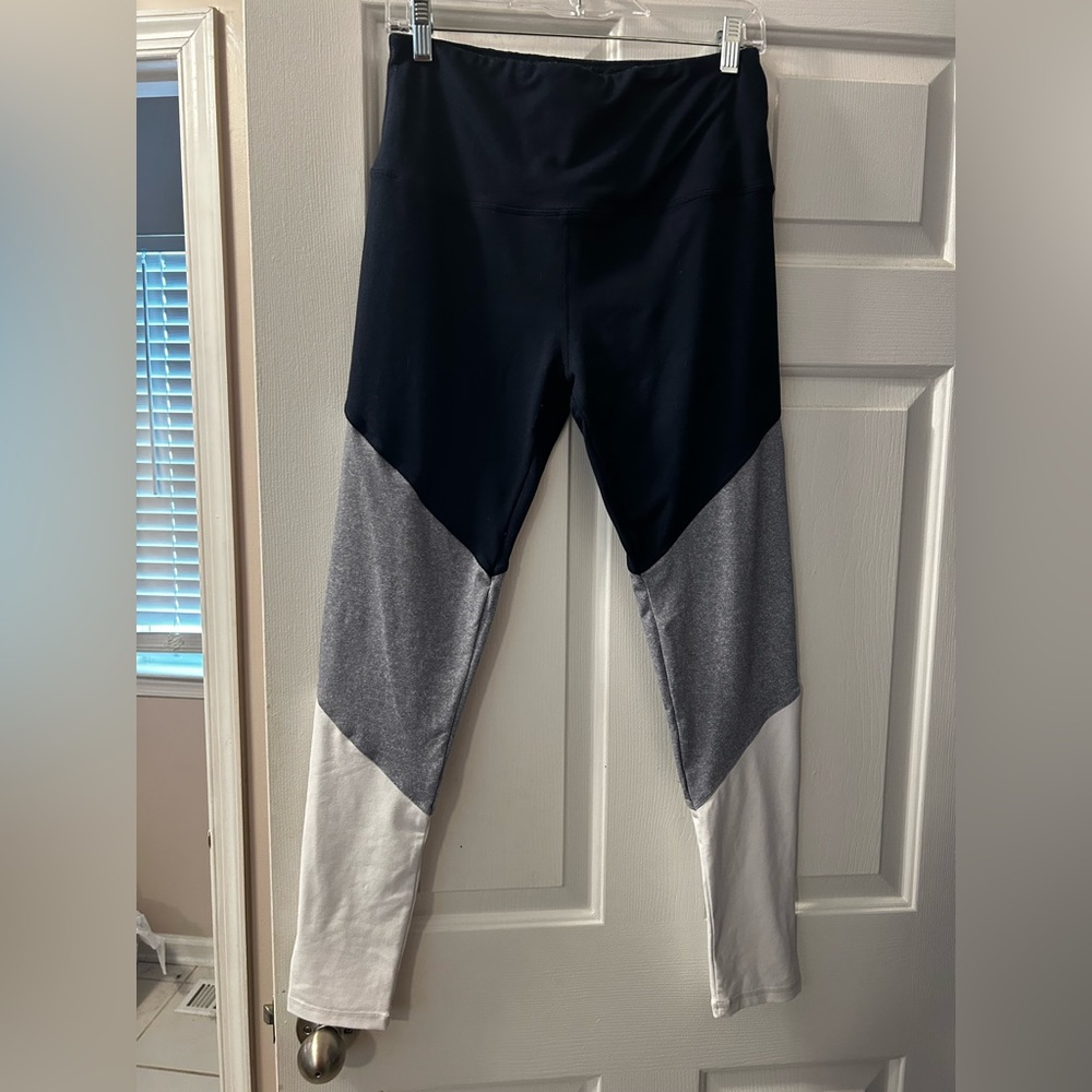 Whisper Active Block Pattern Leggings - image 1